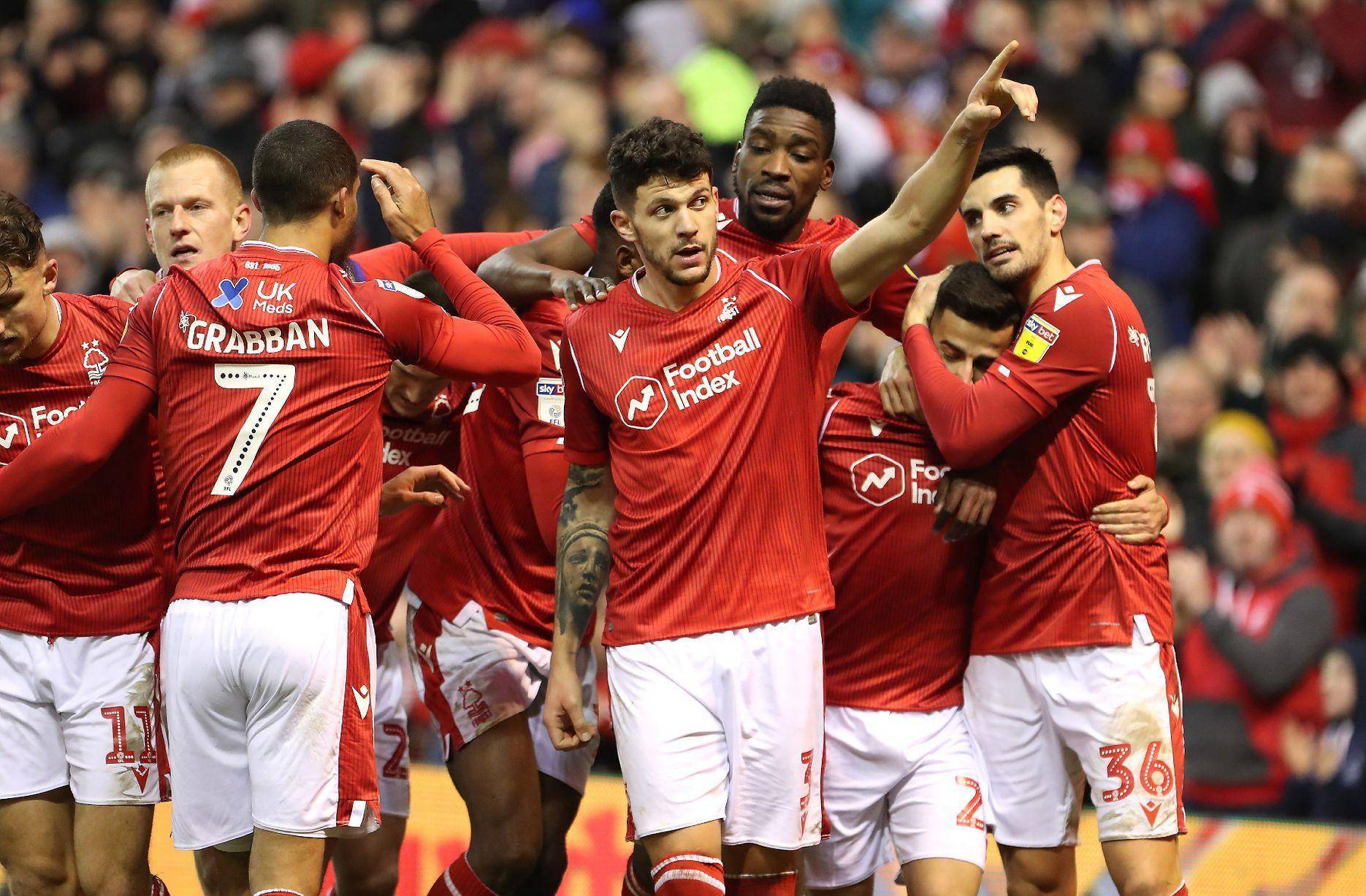 巴黎圣日耳曼迎英超关键赛；集结日防线松动；更衣室稳定；控场能力受关注的简单介绍